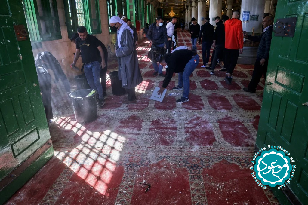 Israeli forces attack Palestinian worshippers